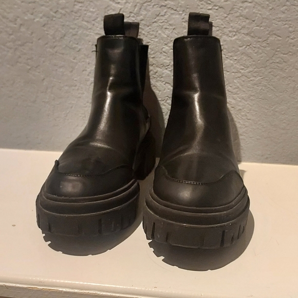 Shoes - ZARA Black Chunky Ankle Boots